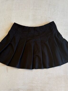 H&M Black Pleated Mini Skirt